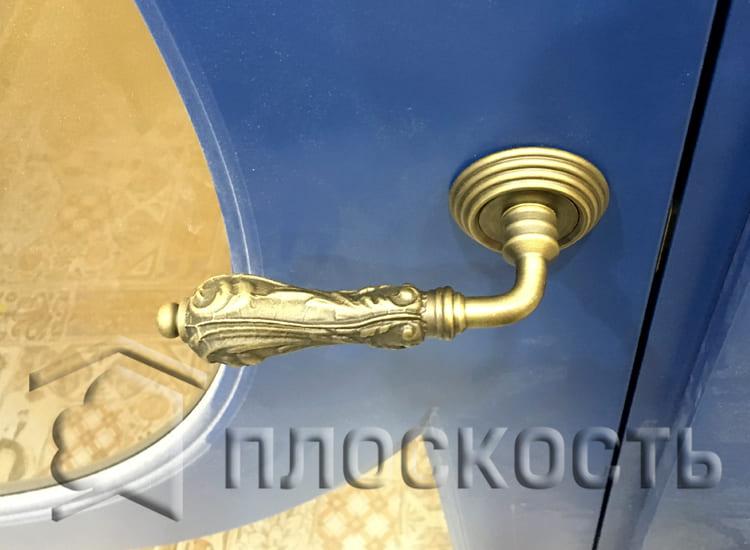 Ustanovka_sinikh_mezhkomnatnykh_dverey_10